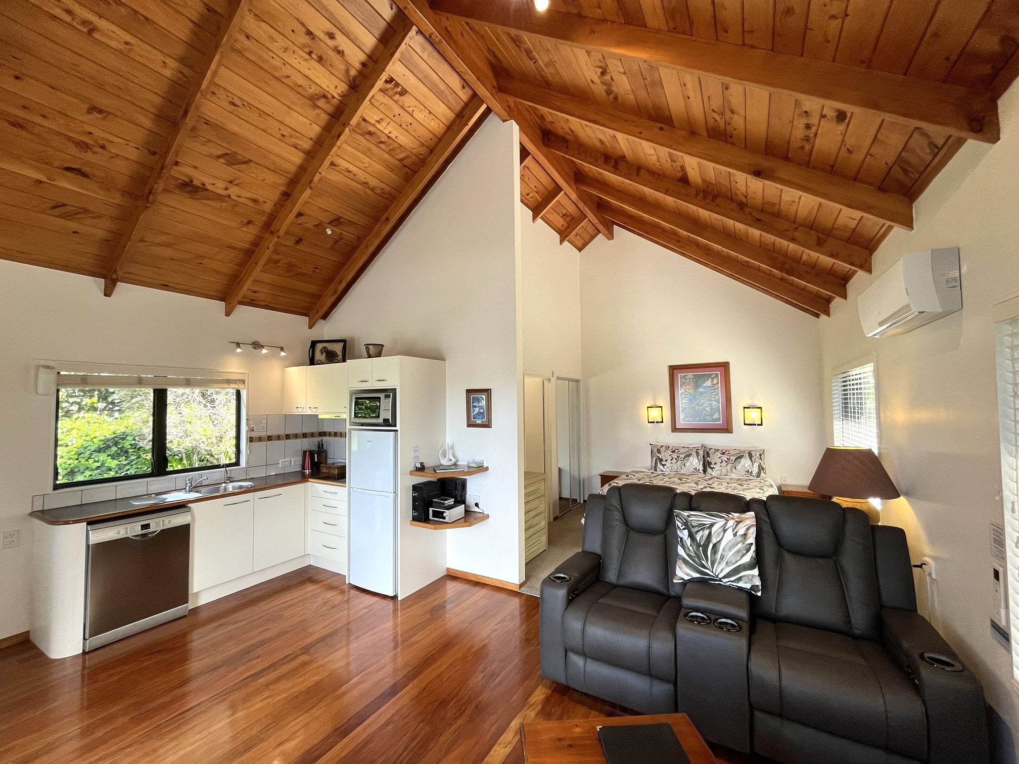 Treetops | Palms - spacious studio apartment